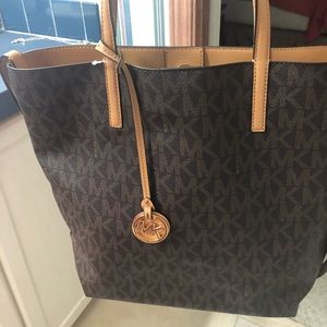 Michael kors logo tote